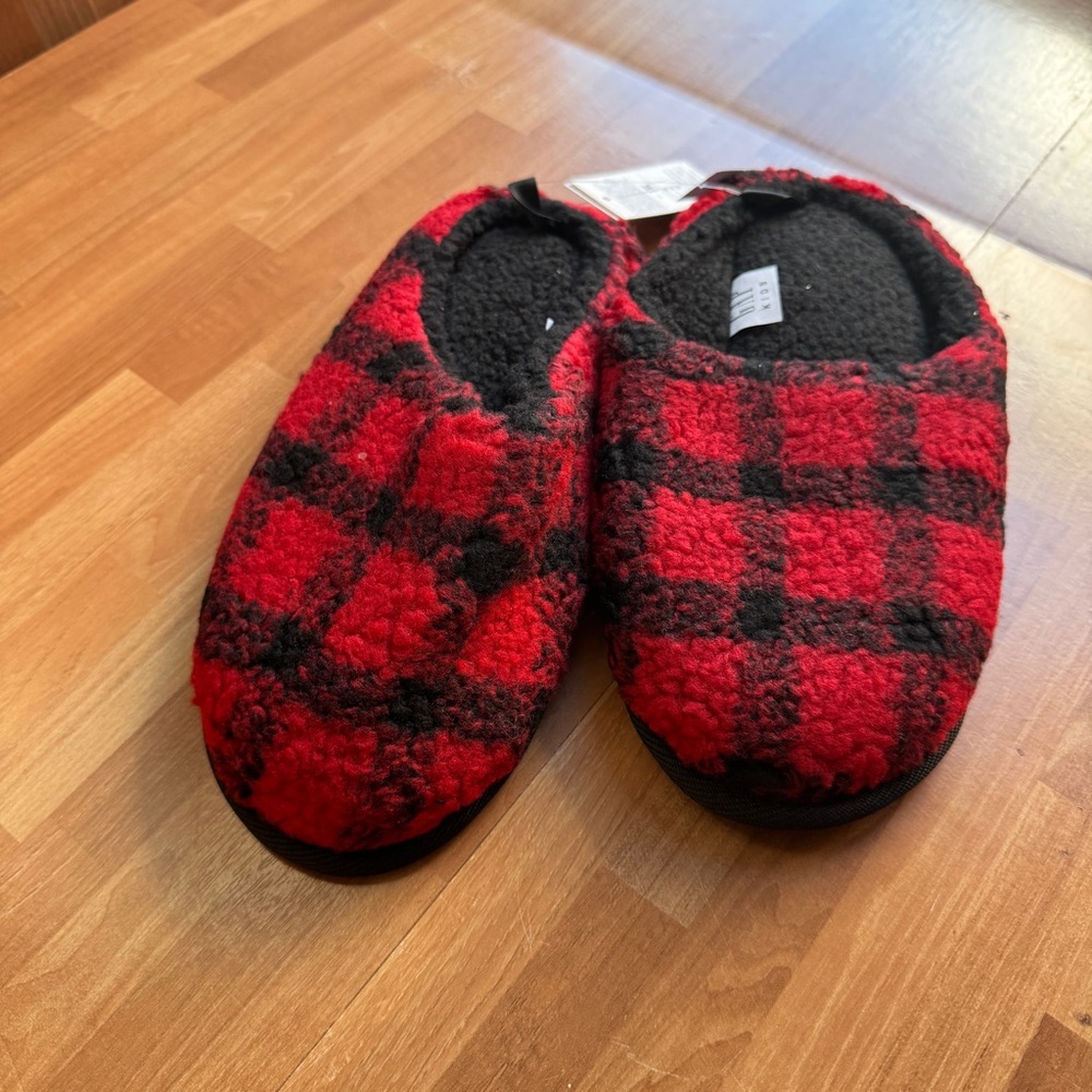 Gap red plaid slippers size 2/3 nwt
